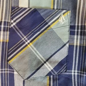 Volcom Mens Mens Size Medium Button down short sleeve shirt